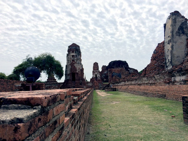 Ayuthaya - Wat Maha That dramatic wall