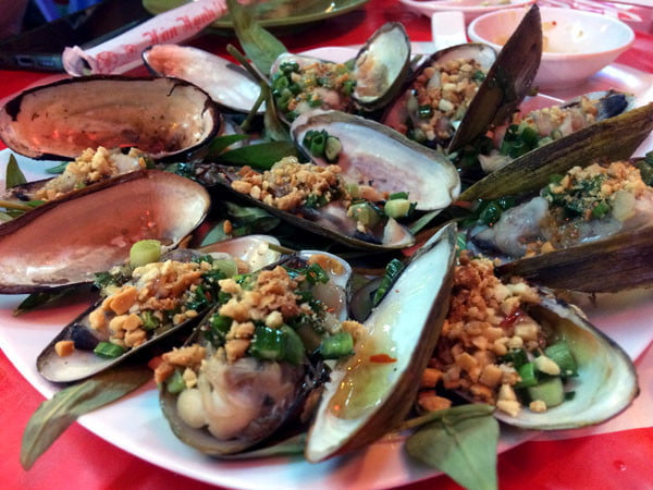 Vietnam Ho Chi Minh Vespa 662 Mussels