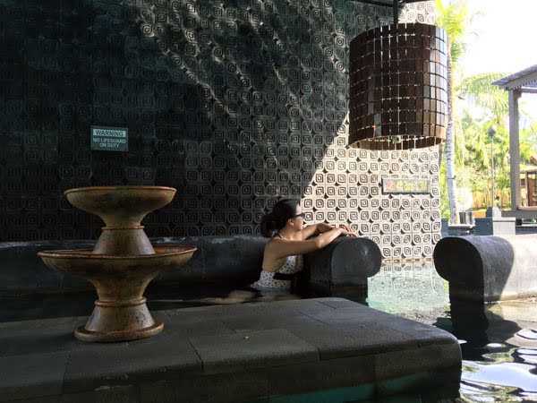Bali St Regis Freshwater Pool Stone Sofa