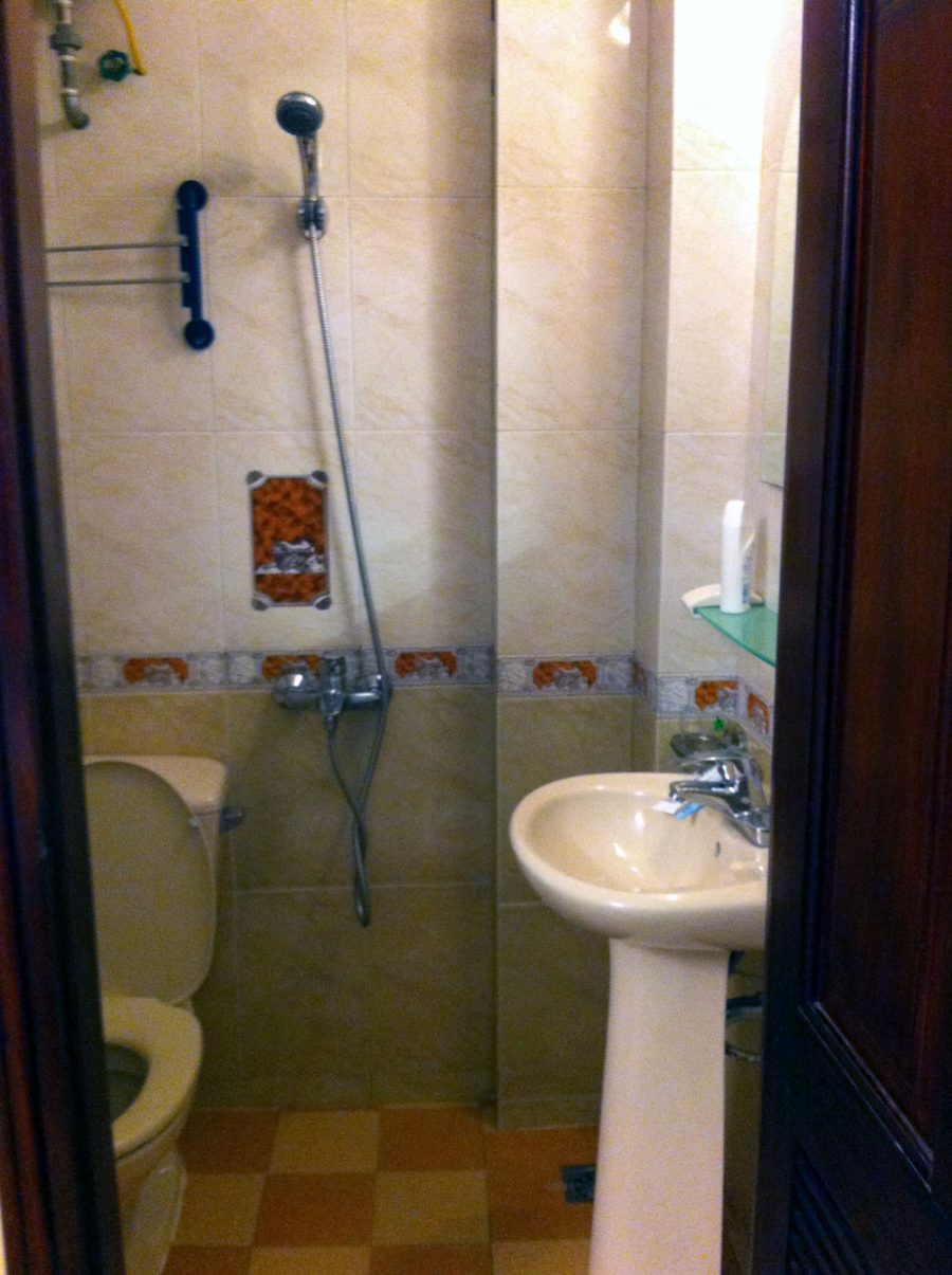 Vietnam Hanoi Guesthouse Bathroom