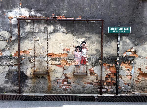 Penang Street Art - Gat Lebuh Chulia Swing