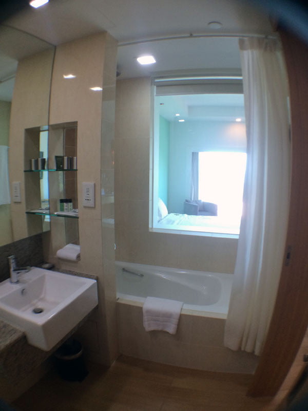 Village Hotel Changi - Toilet Bath