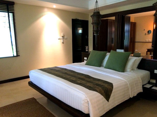 Phuket Moevenpick Resort Room Bed