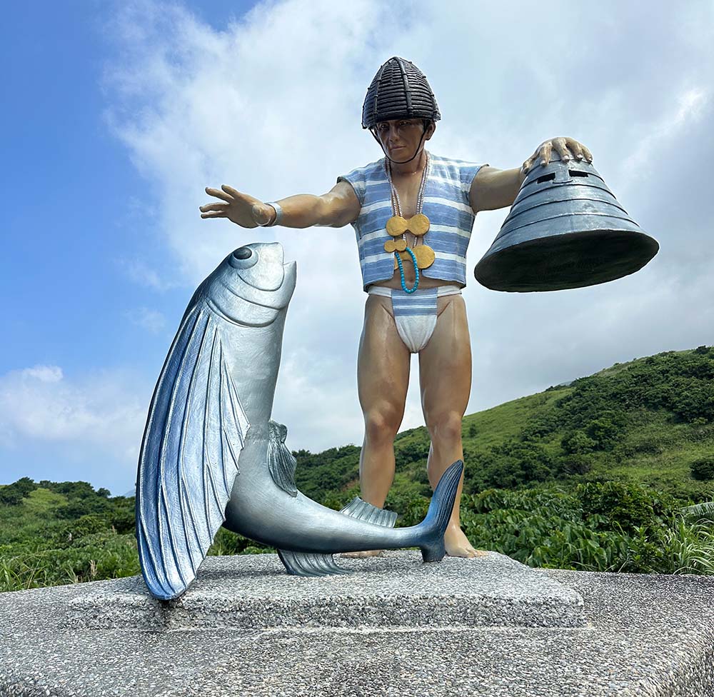 Lanyu Green Green Grassland Traditional Fisherman Statue