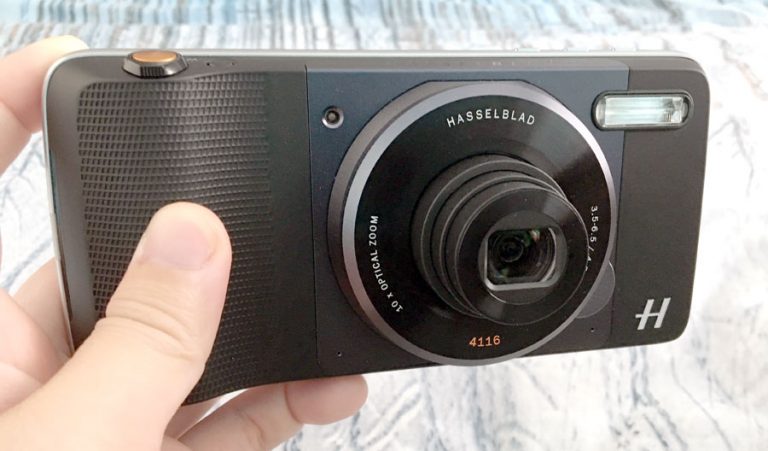 Moto Z Play and Hasseblad True Zoom Mod Front