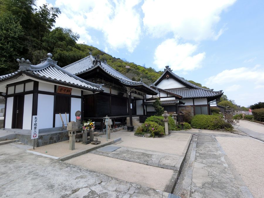 Tomonoura Ioji Temple