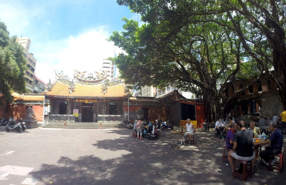 Taipei Cisheng Temple Courtyard