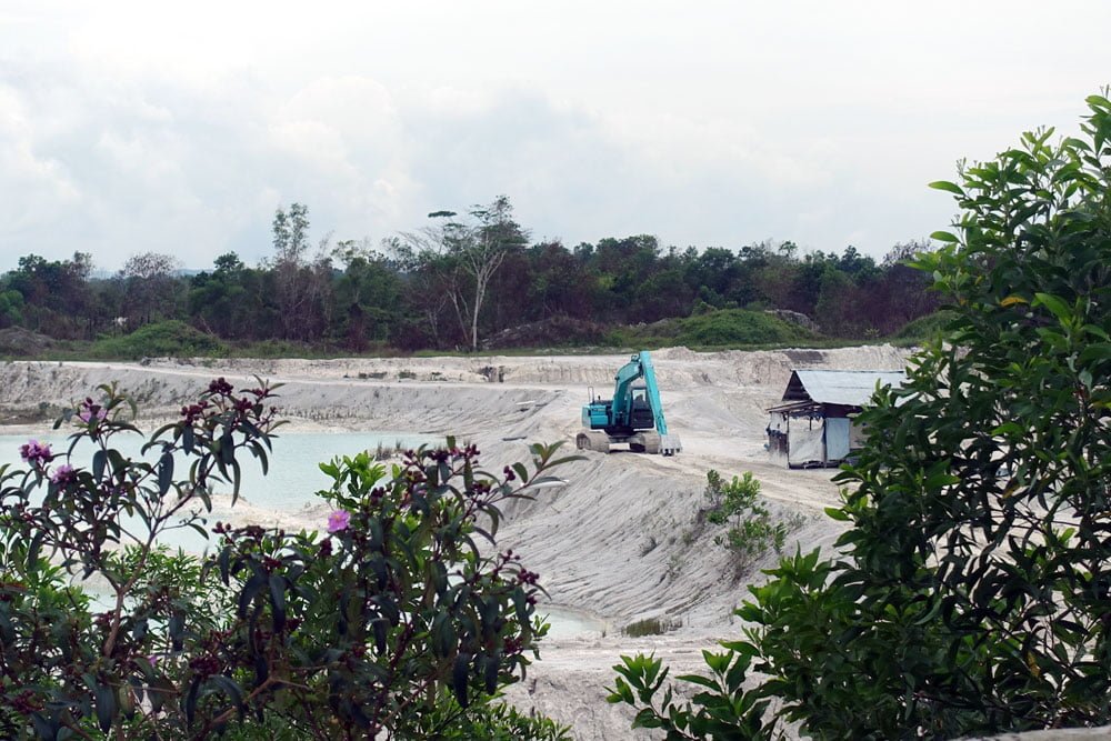 Belitung Kaolin Lake Excavator