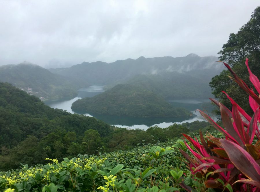 Shiding Thousand Island Lake View Red