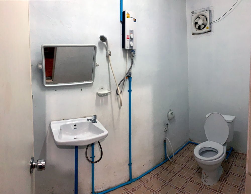 Laos Phosy Thalang Toilet