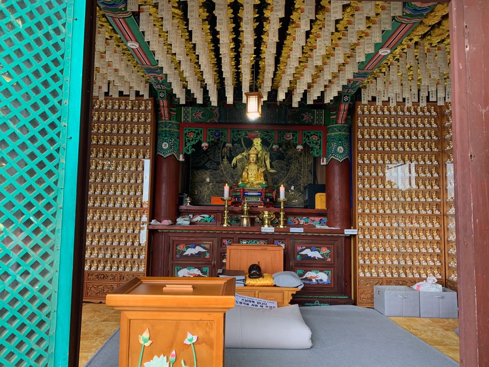 Yeosu Hyangiram Temple Room