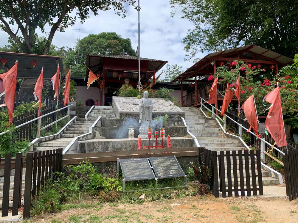 Came across Wei Tuo Fa Gong Temple along the way