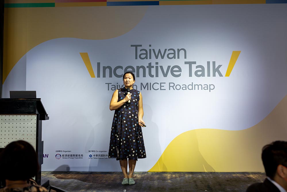 Me speaking on stage at the Taiwan Incentive Talk 2022 event
