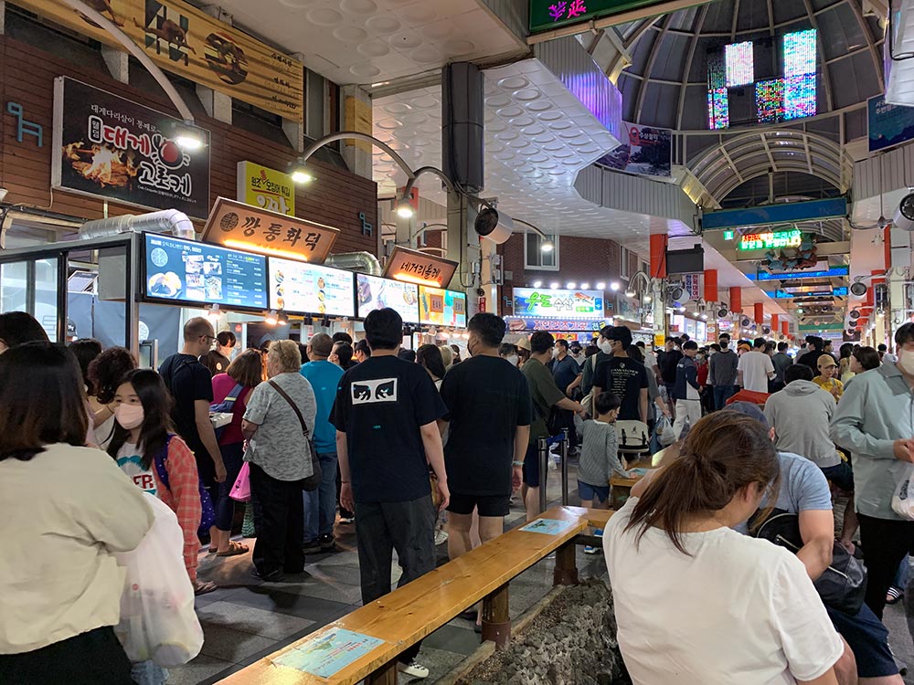 Jeju Seogwipo Maeil Olle Market Queue