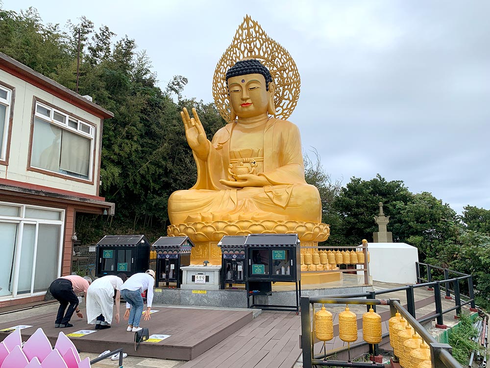 Jeju Seogwipo Sanbangsan Statue