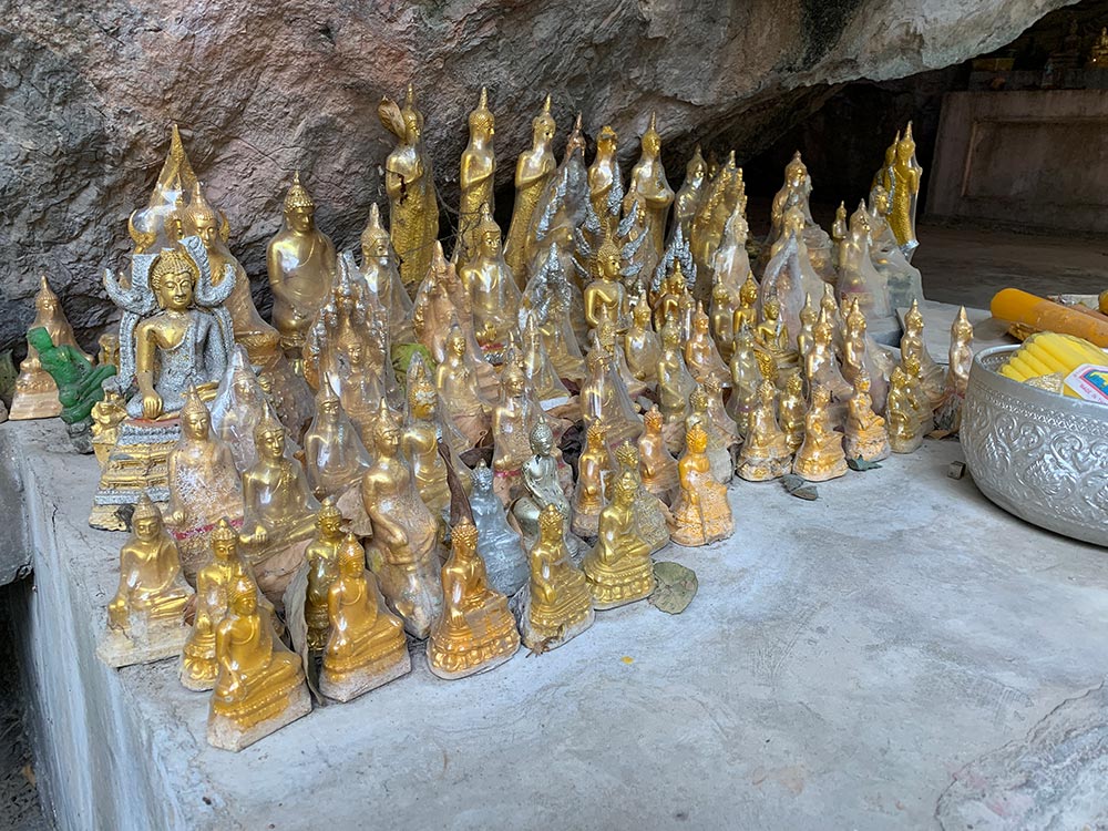 Cha Am Wat Buddha Statues