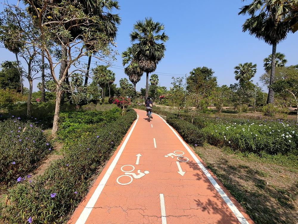 SO Sofitel Bicycle Track