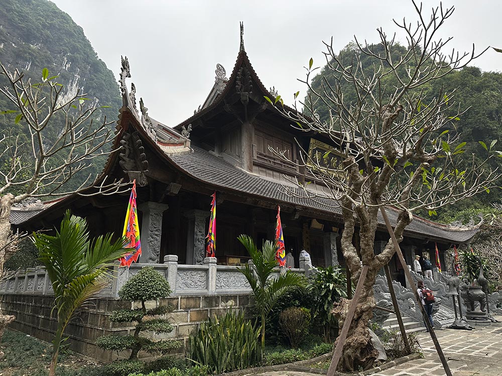 Ninh Binh Trang An Suoi Tien Temple