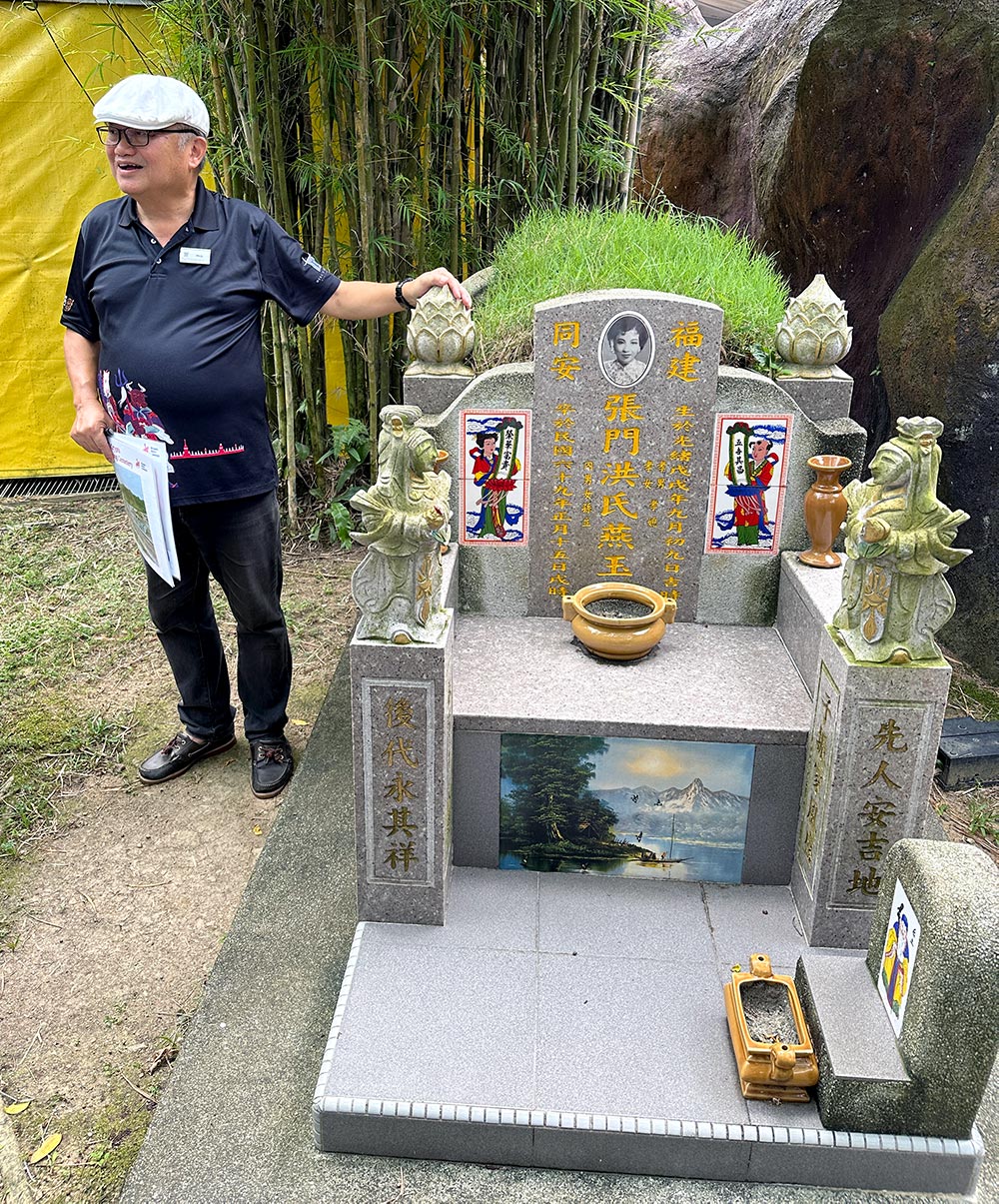 Haw Par Villa Hells Museum Grave