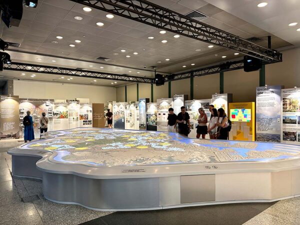 Singapore City Gallery Model Side Visitors