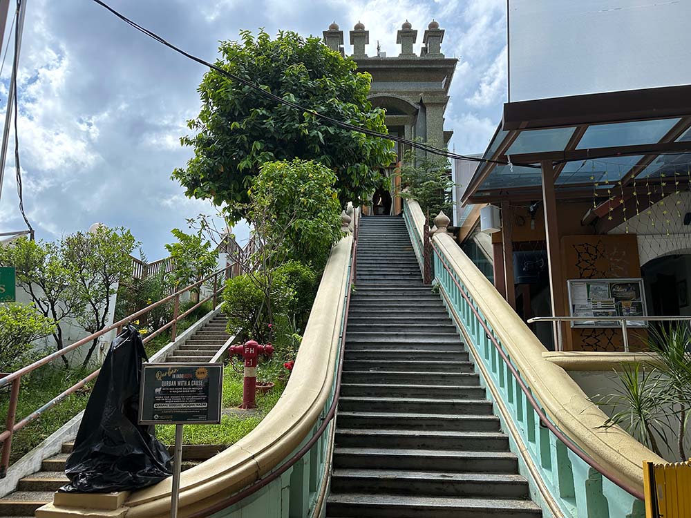 Singapore Masjid Haji Mhd Salleh Maqam Noh Habib Stairs