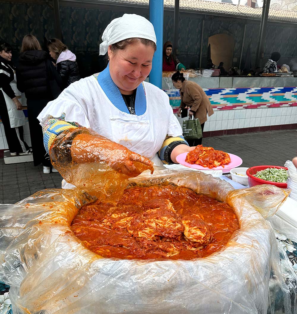 Uzbekistan Tashkent Chorsu Bazaar Honym