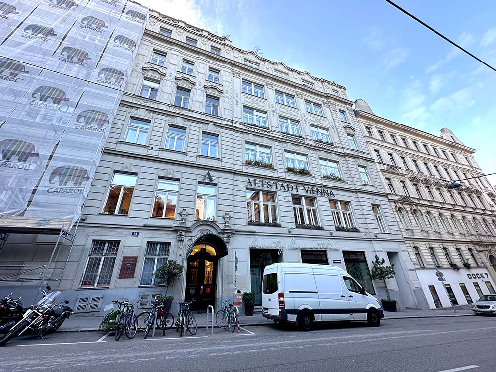 Vienna Hotel Alstadt Exterior