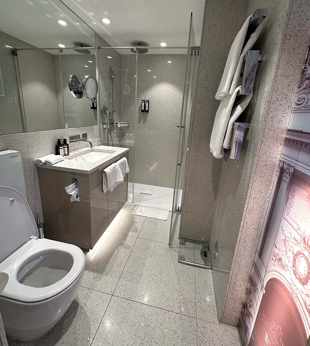 Vienna Hotel Das Tyrol Bathroom