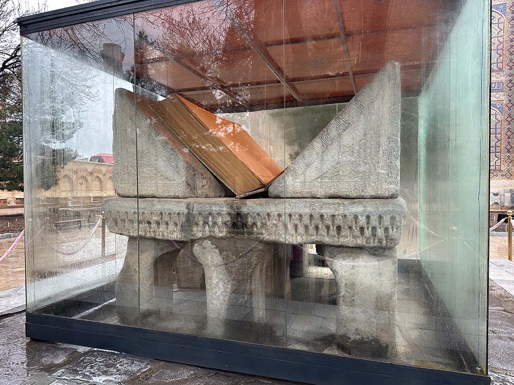 Uzbekistan Samarkand Bibi Khanym Lavh Quran