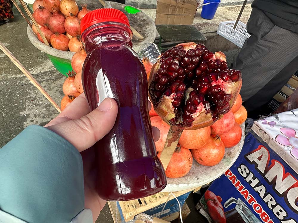 Uzbekistan Samarkand Siyob Bazaar Pomegranate Juice