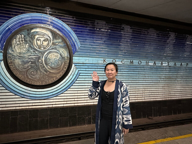 Uzbekistan Tashkent Subway Kosmonaut Me