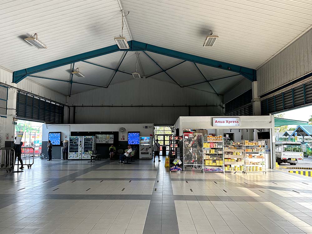 Interior de la terminal de ferry Pasir Panjang