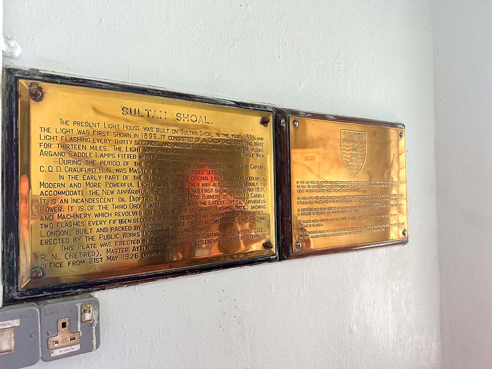Placas del faro de Sultan Shoal